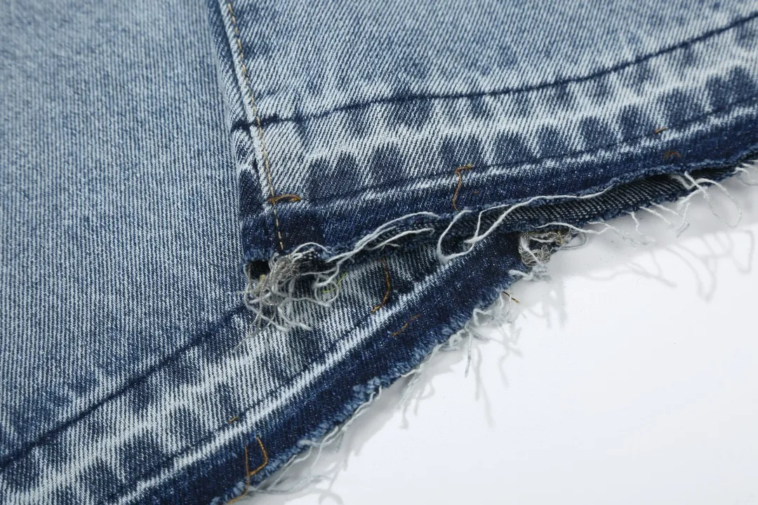 -Size upper body P286#G77 GALLERY DEPT.G letter patch pudding 5001 denim washed and distressed spliced jeans -Original purchase and pattern making to truly restore the ultimate vintage texture -Original hardware accessories, washed and other elevators, QR code analysis are all purchased from the original factory, high degree of restoration, you are welcome to compare with a certain product~ -Three-dimensional version Loose and comfortable, not picky about the figure, taller and slimmer, factory Seiko, original factory quality control, same style for men and women, can be matched with couples Versatile recommendation: must-have jeans for all seasons Color: blue Size: S-XXL (28-36)